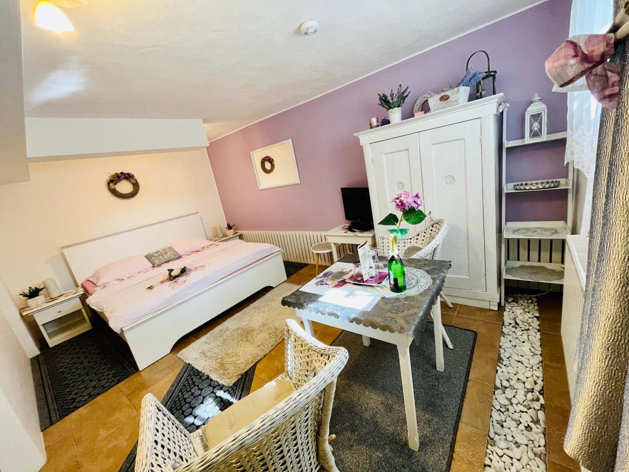 Relaxacni Studio Vera S Ubytovanim Valtice Εξωτερικό φωτογραφία